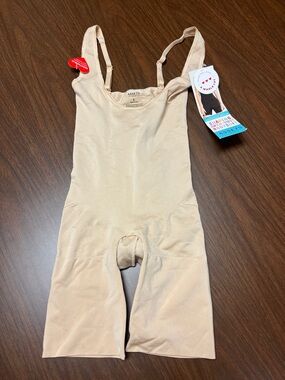 Assets by Spanx Nude Shaping Open Bust Bodysuit, size large, new with tags